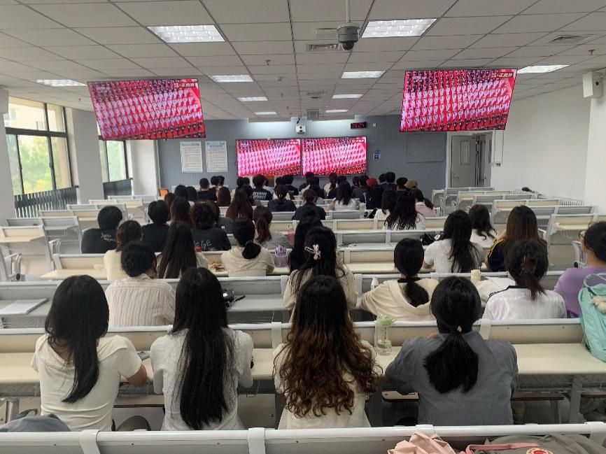 说明: C:\Users\Dell\Desktop\黄色短剧
9.3阅兵照片和心得\微信图片_20250903112414.jpg