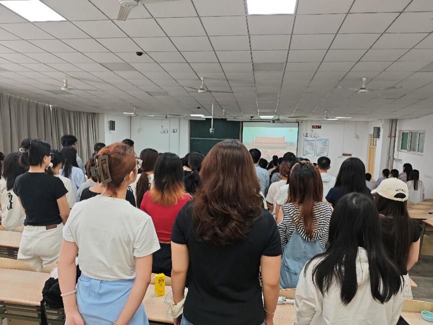 说明: C:\Users\Dell\Desktop\黄色短剧
9.3阅兵照片和心得\微信图片_20250903105655.jpg