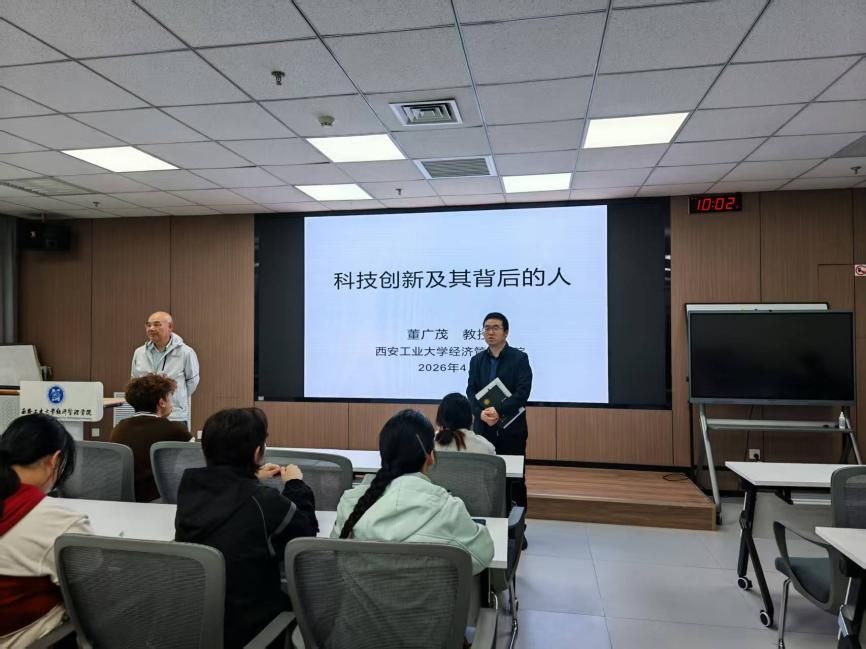 说明: 张旭书记主持 说明: 张旭书记主持